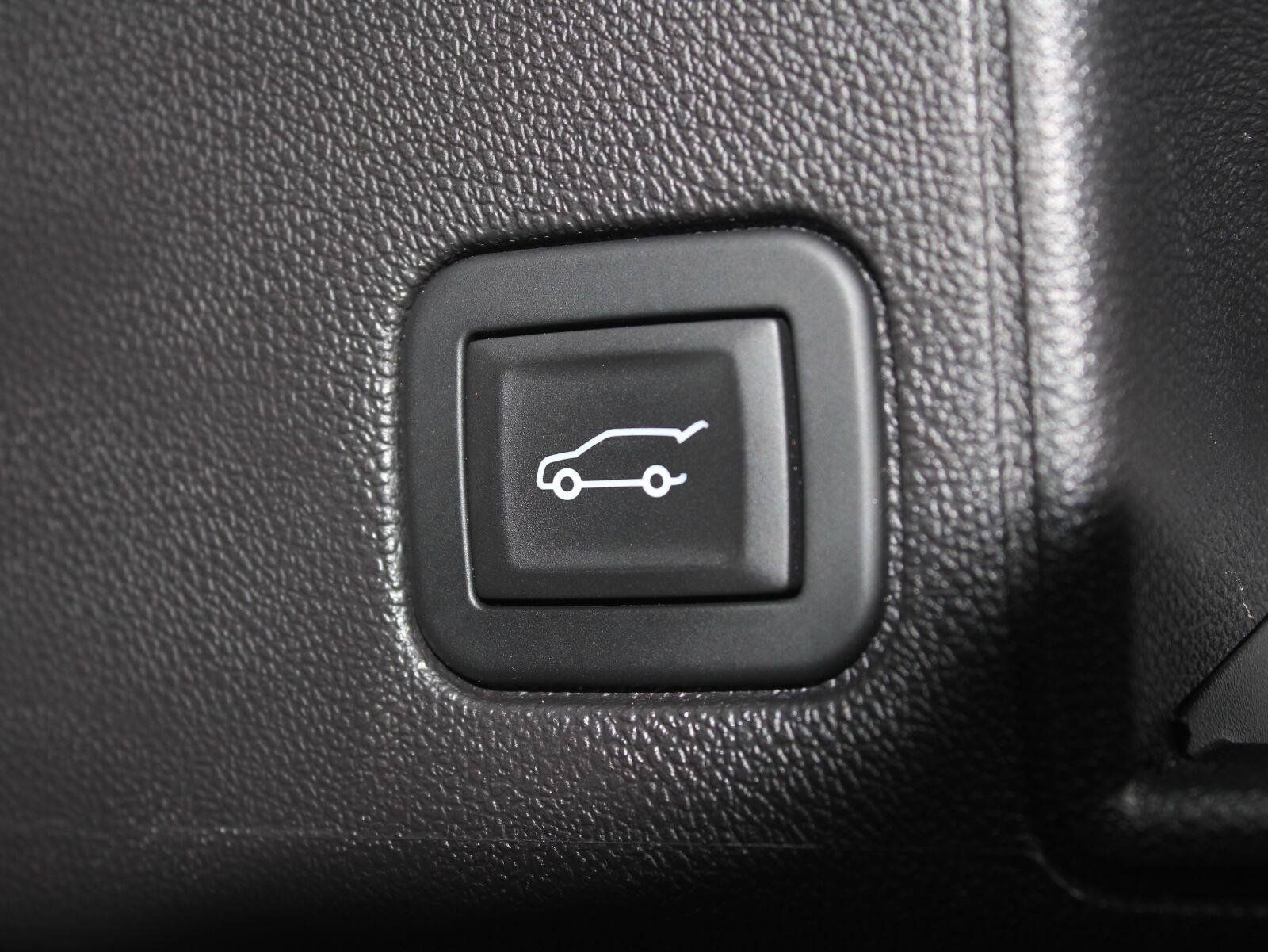 Used 2024 GMC Terrain SLT w/ Elevation Edition AWD/4WD image 9