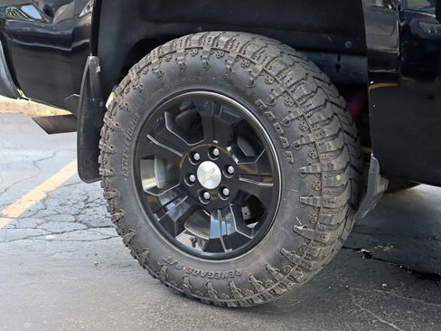 Used 2018 Chevrolet Silverado 1500 LT w/ All Star Edition AWD/4WD image 6