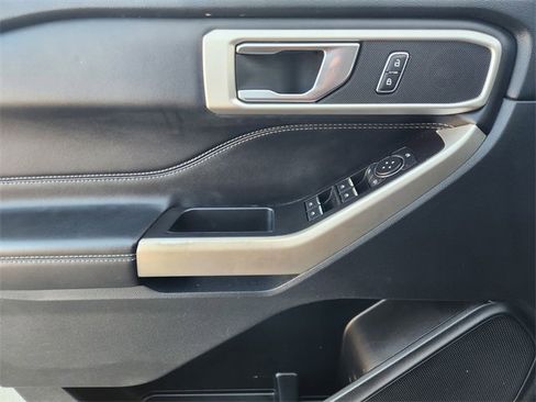 Used 2020 Ford Explorer XLT w/ Equipment Group 202A image 30