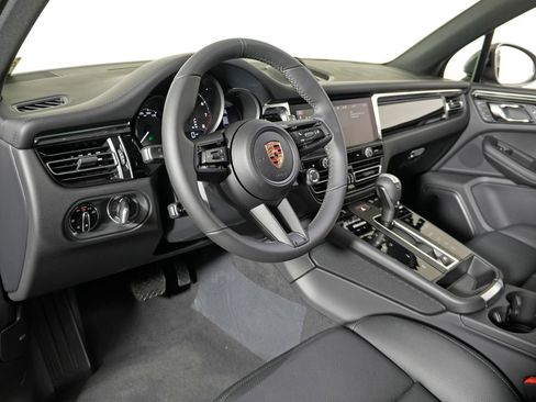 Certified 2026 Porsche Macan Turbo AWD/4WD image 4