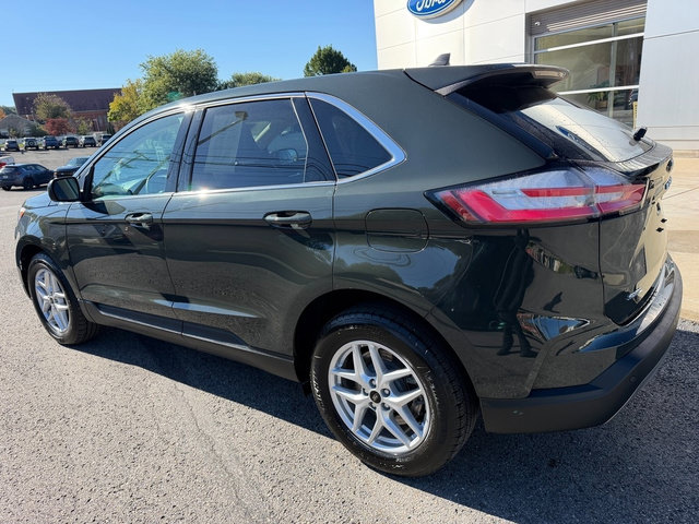 Used 2024 Ford Edge SEL w/ Convenience Package AWD/4WD image 3