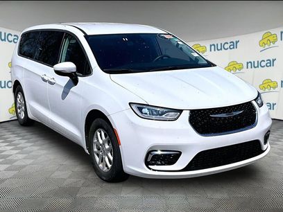 Used 2023 Chrysler Pacifica Touring-L