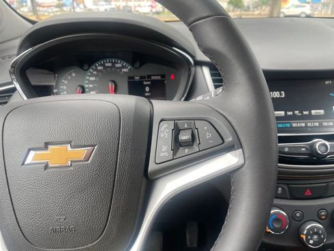 Used 2017 Chevrolet Trax LT w/ LT Convenience Package FWD image 8