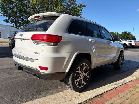 Used 2018 Jeep Grand Cherokee Limited AWD/4WD image 2
