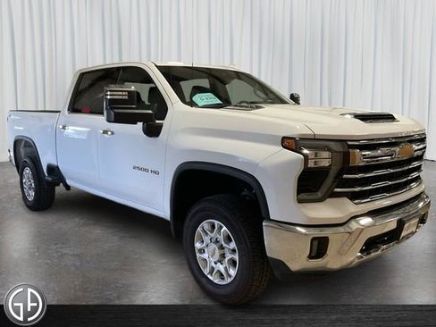 Used 2024 Chevrolet Silverado 2500 LTZ image 3