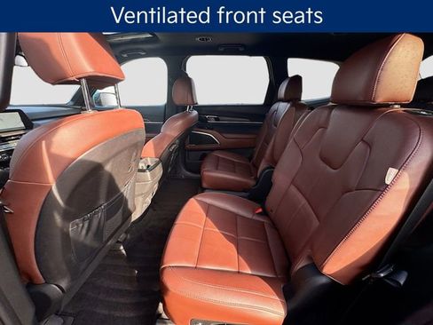 Used 2023 Kia Telluride EX w/ EX Captain's Chair Package image 28