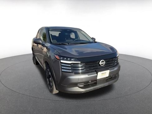 Used 2025 Nissan Kicks SV image 3