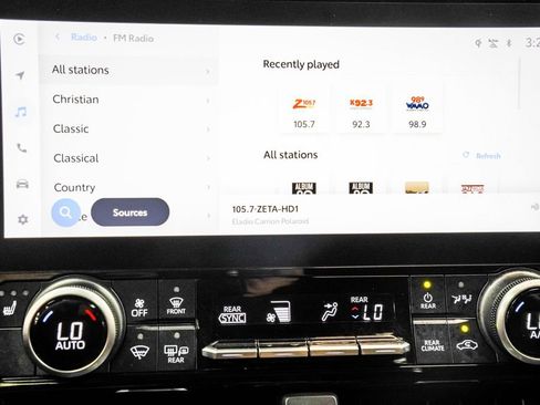 Used 2023 Toyota Highlander XSE FWD image 35