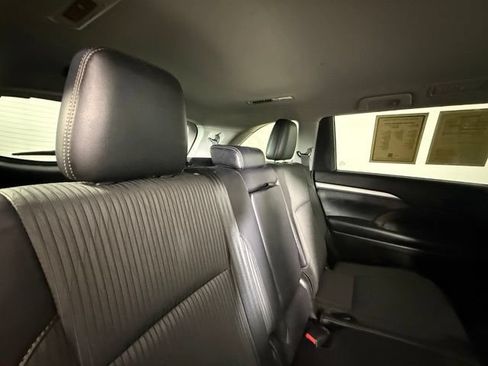 Used 2018 Toyota Highlander Plus FWD image 32