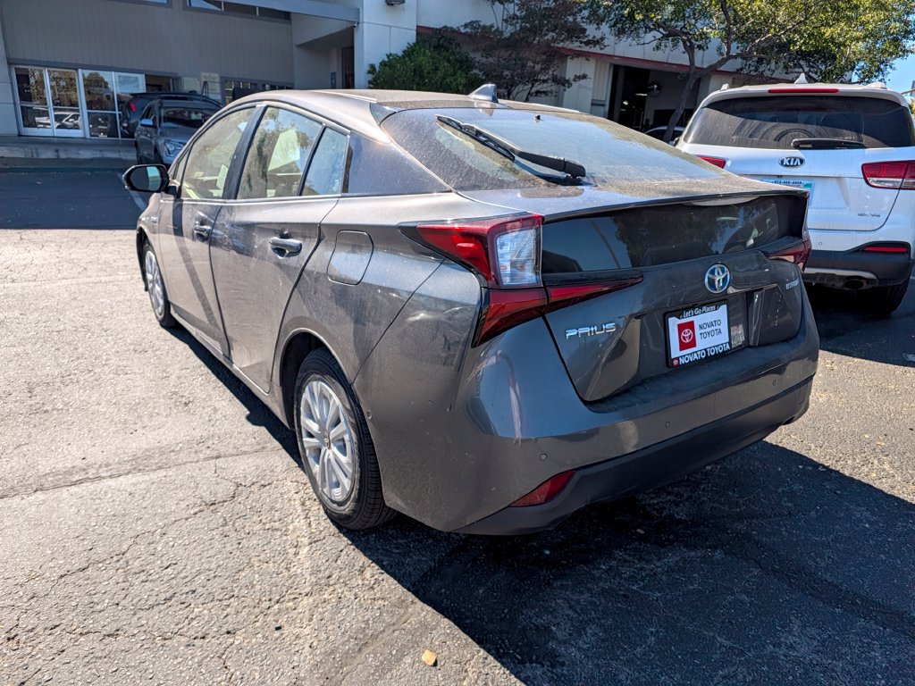 Used 2019 Toyota Prius LE FWD image 3