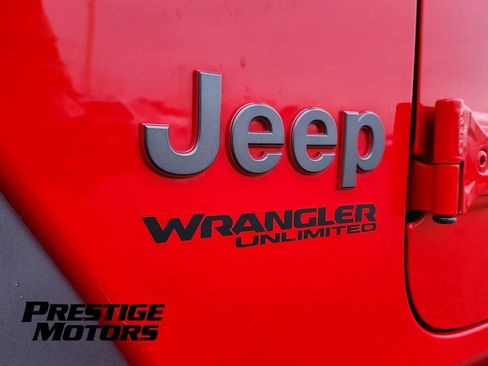 Used 2022 Jeep Wrangler Unlimited Rubicon w/ Steel Bumper Group AWD/4WD image 12