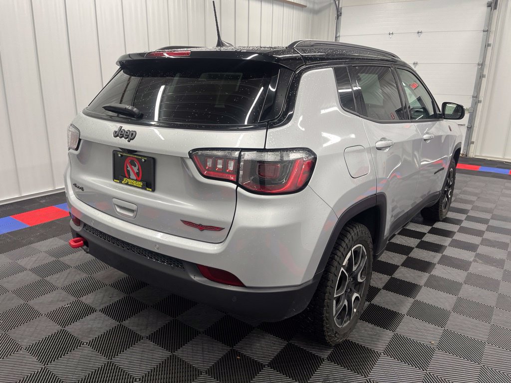 Used 2026 Jeep Compass Trailhawk AWD/4WD image 3