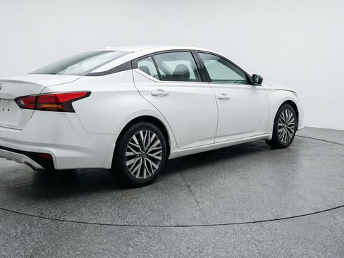 Used 2025 Nissan Altima 2.5 SV image 9