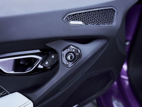 Used 2024 Lamborghini Huracan EVO image 34