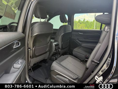Used 2025 Jeep Grand Cherokee L Laredo RWD image 24