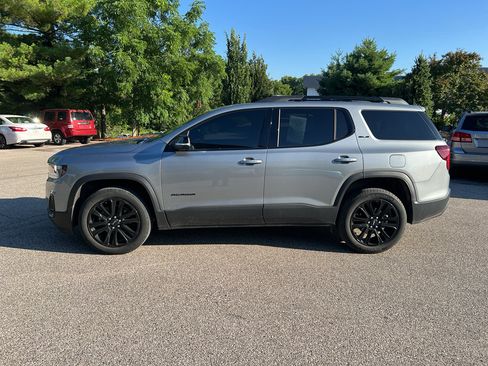 Used 2023 GMC Acadia SLE w/ Driver Convenience Package FWD image 2