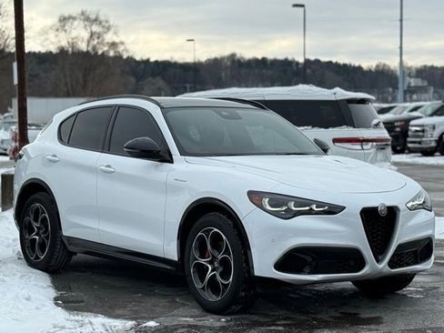 Used 2024 Alfa Romeo Stelvio Veloce image 46