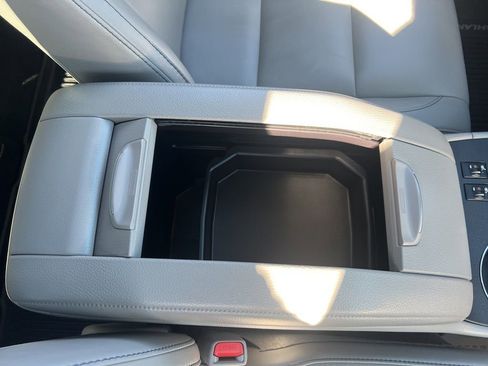 Used 2019 Toyota Highlander XLE image 25