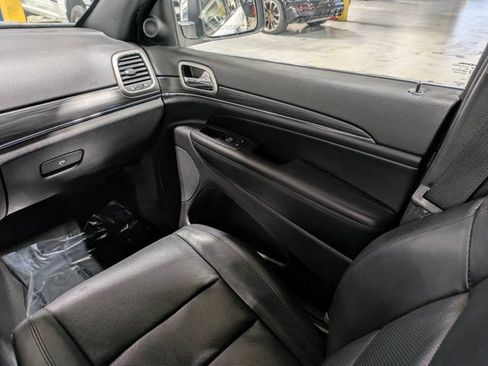 Used 2020 Jeep Grand Cherokee Limited w/ Luxury Group II AWD/4WD image 18