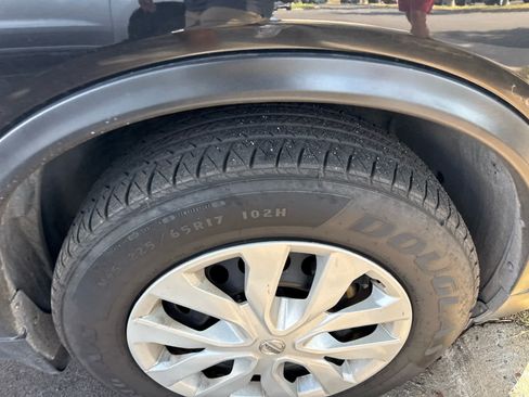 Used 2019 Nissan Rogue S FWD image 2