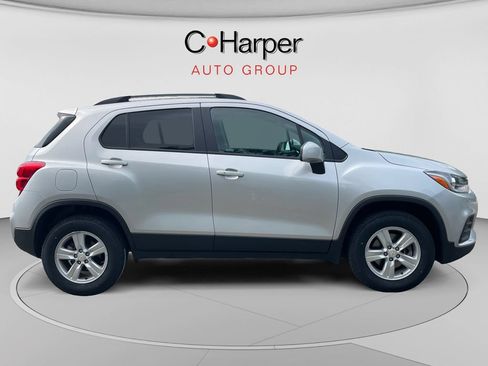 Used 2021 Chevrolet Trax LT w/ LT Convenience Package AWD/4WD image 2