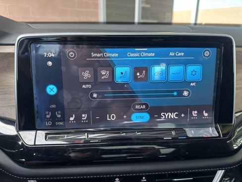 Used 2024 Volkswagen Atlas SE w/ Panoramic Sunroof Package FWD image 20