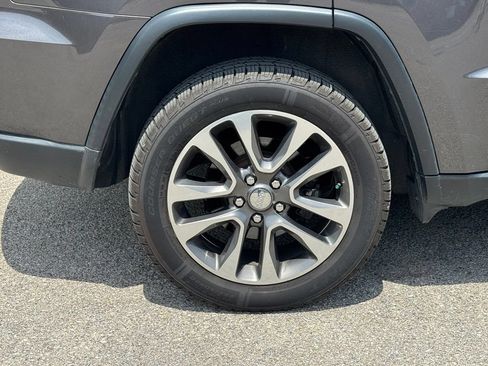 Used 2018 Jeep Grand Cherokee Limited AWD/4WD image 8