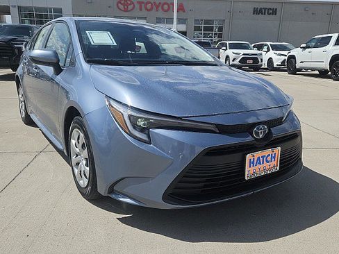 Used 2025 Toyota Corolla LE AWD/4WD image 4