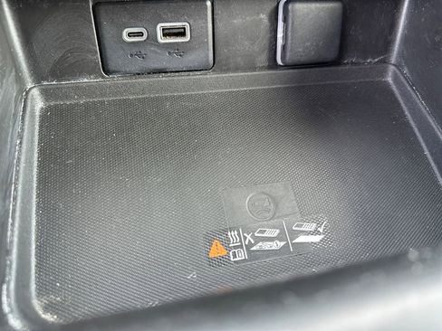 Used 2023 Chevrolet Suburban Premier image 21