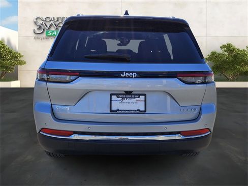 Certified 2025 Jeep Grand Cherokee Laredo X w/ Luxury Tech Group I image 4
