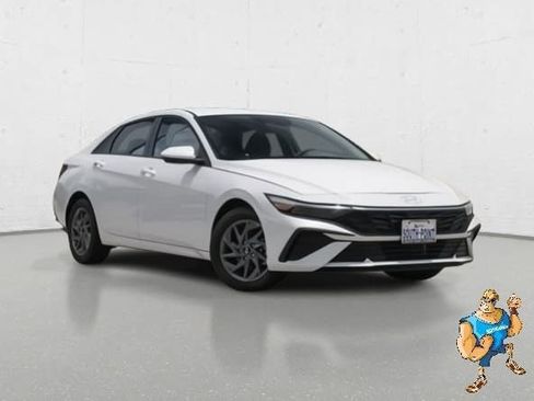 Certified 2025 Hyundai Elantra Blue image 2