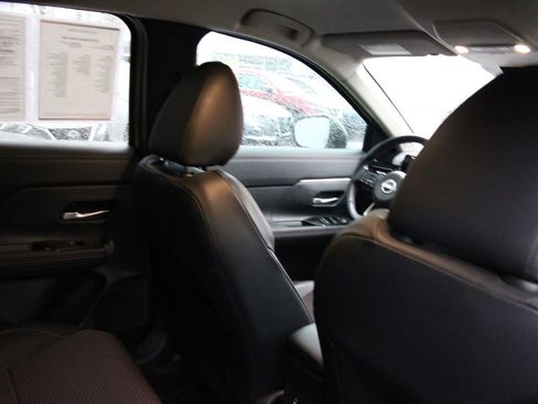 Used 2025 Nissan Kicks SR image 24