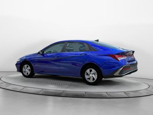 New 2025 Hyundai Elantra SE image 4