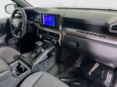 Certified 2025 Toyota Tacoma SR5 AWD/4WD image 25