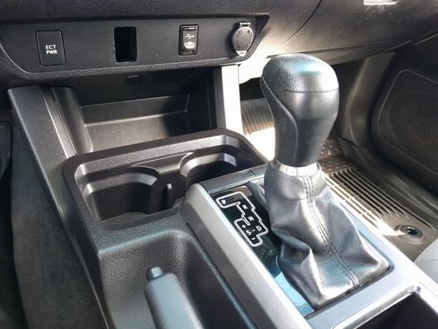 Used 2016 Toyota Tacoma SR5 w/ SR5 Appearance Package (SN) image 23