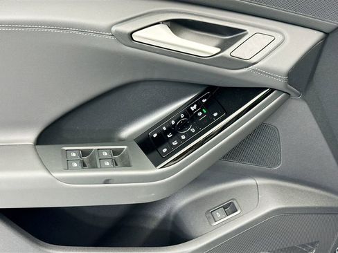 New 2025 Audi Q6 e-tron Premium Plus image 23