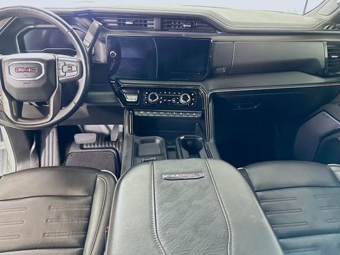Used 2024 GMC Sierra 2500 AT4X image 18