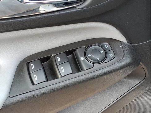 Used 2023 Chevrolet Equinox LS w/ LPO, Floor Liner Package AWD/4WD image 16