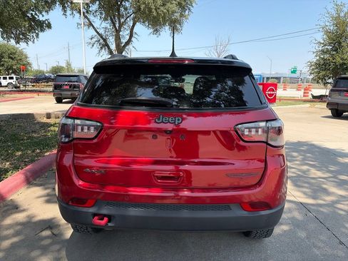 Used 2025 Jeep Compass Trailhawk AWD/4WD image 10