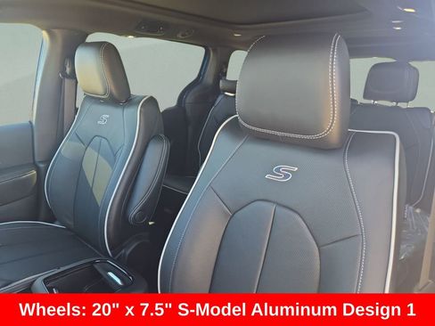 New 2026 Chrysler Pacifica Limited w/ S Appearance Package image 14