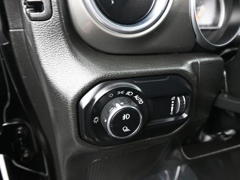 Used 2023 Jeep Gladiator Overland image 25