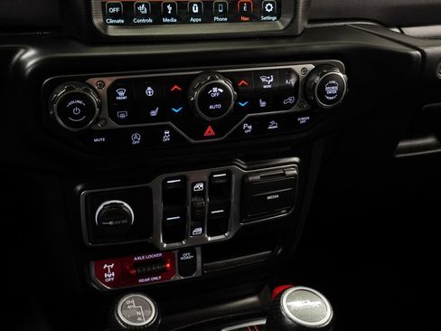 Used 2022 Jeep Gladiator Mojave w/ Cold Weather Group AWD/4WD image 32