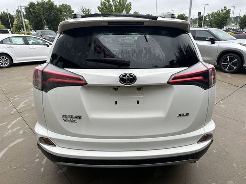 Used 2017 Toyota RAV4 XLE FWD image 8