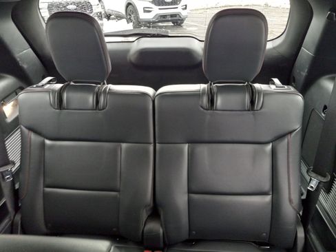 Used 2025 Ford Explorer ST-Line w/ ST-Line Street Pack image 15