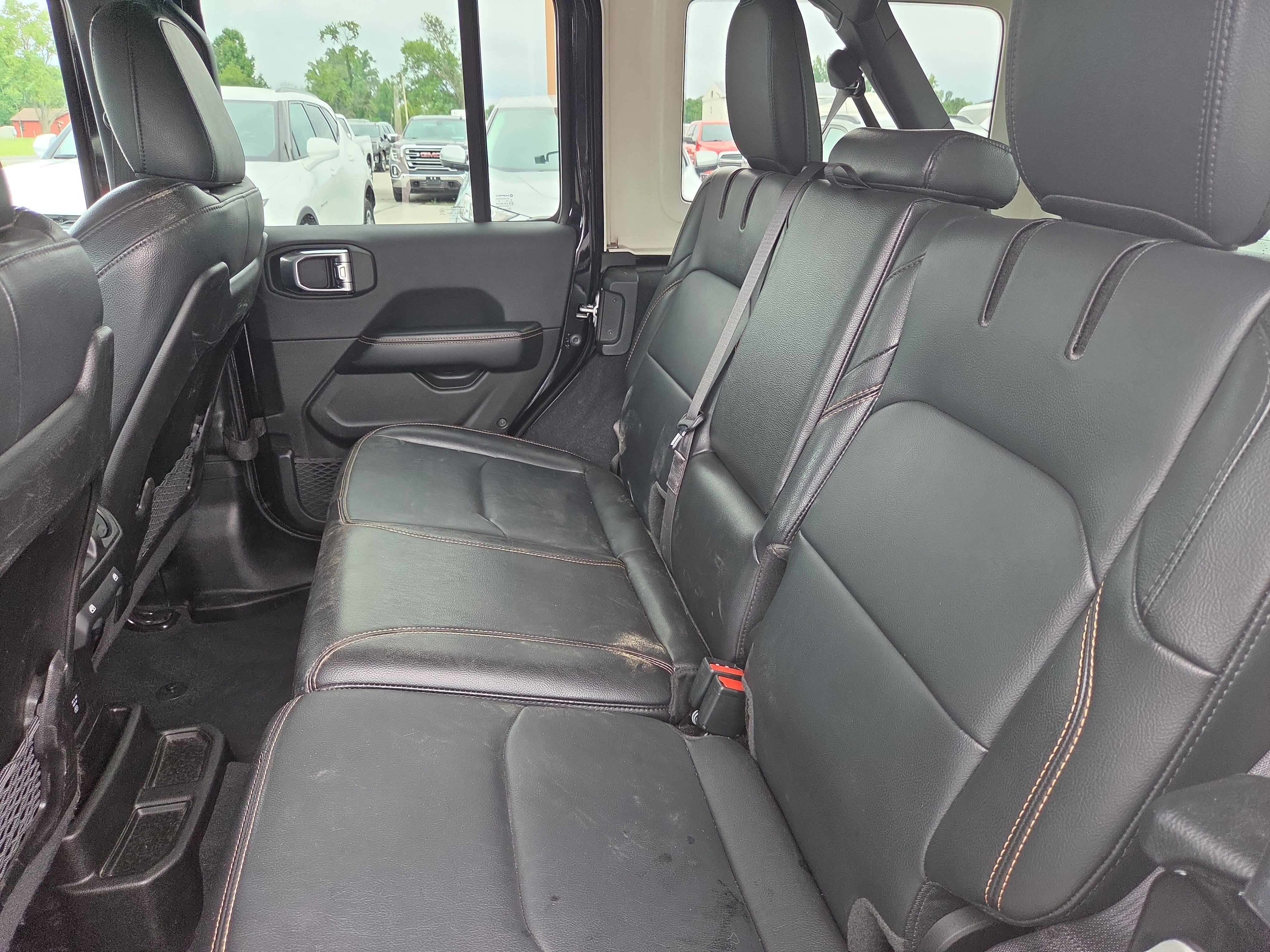 Used 2024 Jeep Wrangler Unlimited Sahara AWD/4WD image 6