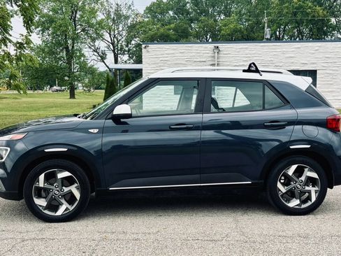 Used 2021 Hyundai Venue FWD image 7