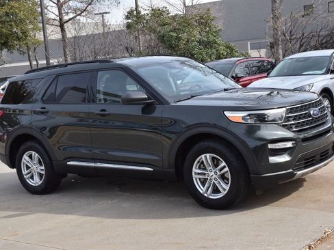 Used 2023 Ford Explorer XLT w/ Equipment Group 202A image 3