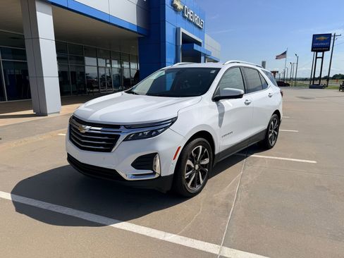 Used 2023 Chevrolet Equinox Premier FWD image 2