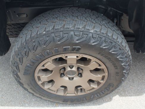 Used 2025 Toyota Tacoma 4x4 Double Cab Hybrid w/ Tow Tech Package image 29
