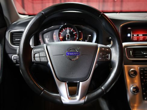 Used 2018 Volvo S60 T5 Inscription image 16